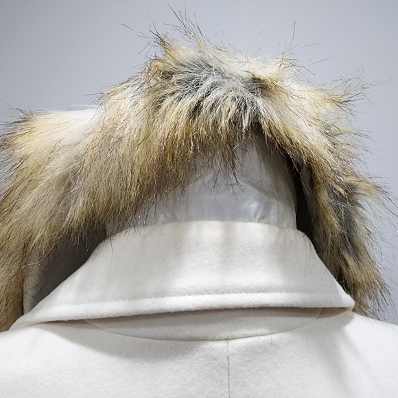 Moda International Cream Trench Coat with Faux Fur Collar - Picture 11 of 17